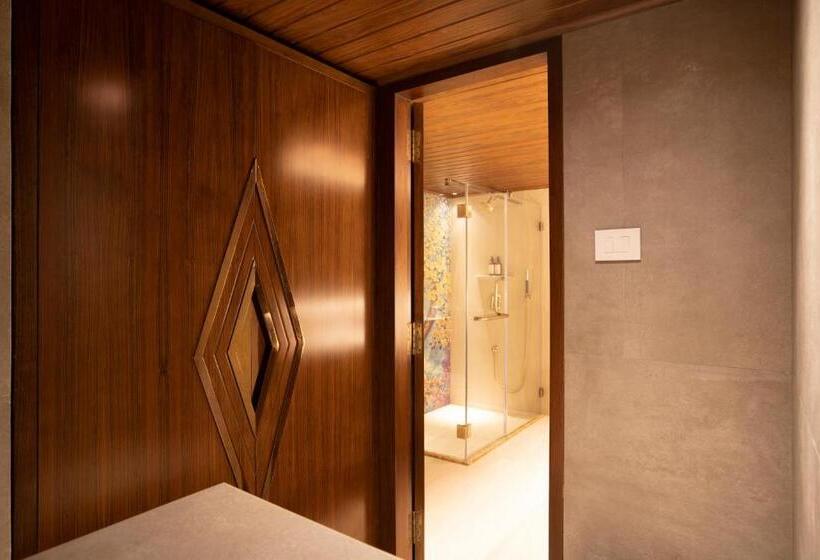 سوئیت با بالکن, Yu Hotel Candolim