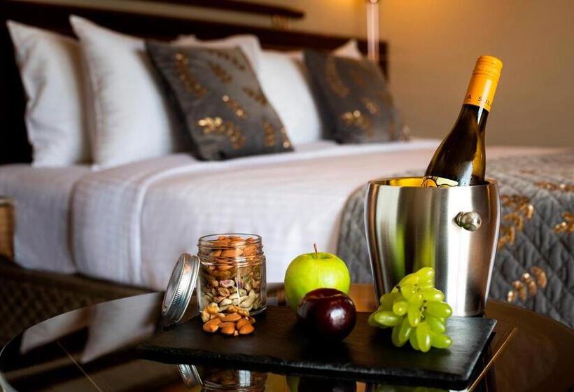 סוויטה עם מרפסת, Yu Hotel Candolim