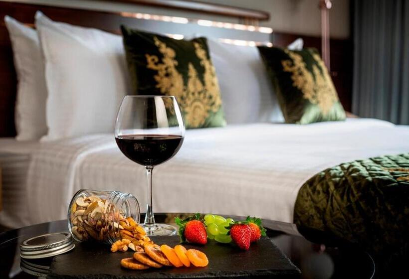 סוויטה עם מרפסת, Yu Hotel Candolim