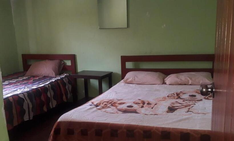 غرفة قياسية ثلاثية, Aventura Chachapoyas Backpackers