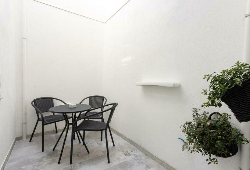 اتاق استاندارد برای معلولان, The Shipwright S Lodge