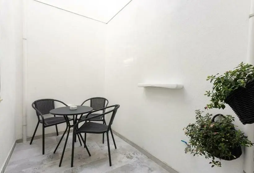 اتاق استاندارد برای معلولان, The Shipwright S Lodge