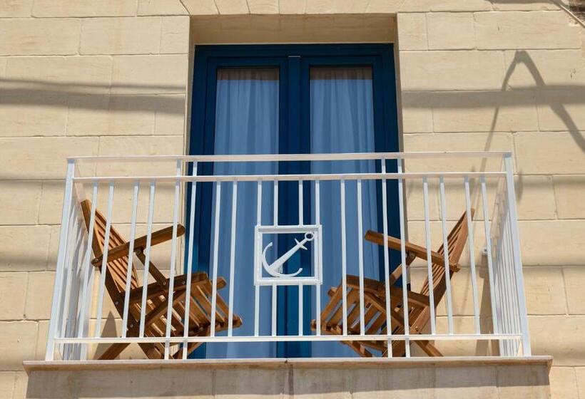 اتاق سوپریور با چشم‌انداز دریا, The Shipwright S Lodge