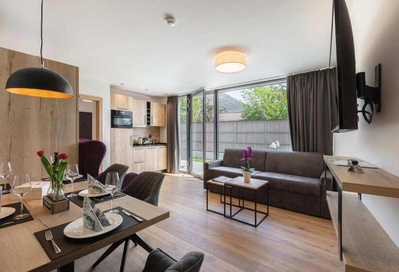 Апартаменты 2 Спальни с Бассейном, Emma Deluxe Aparthotel Direkt Beim Skibus