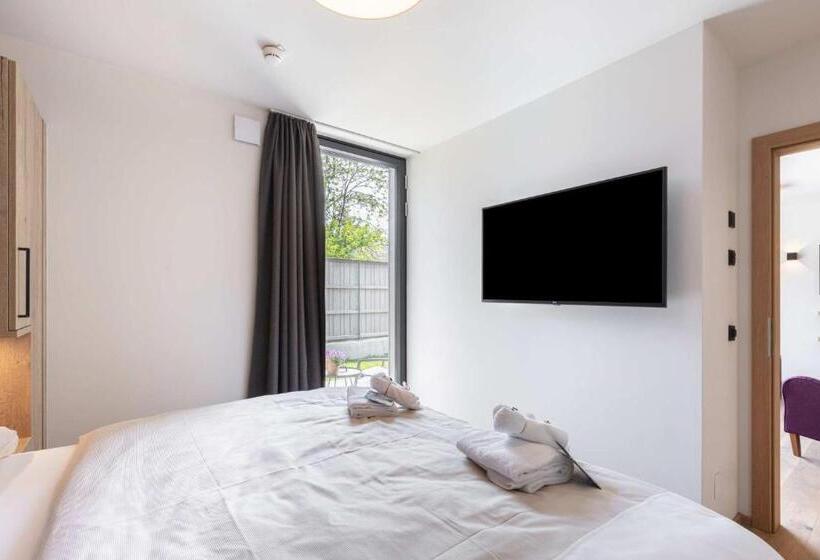 Апартаменты 2 Спальни с Бассейном, Emma Deluxe Aparthotel Direkt Beim Skibus