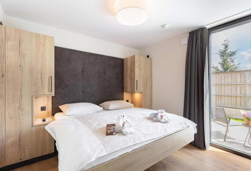 Апартаменты 2 Спальни с Бассейном, Emma Deluxe Aparthotel Direkt Beim Skibus