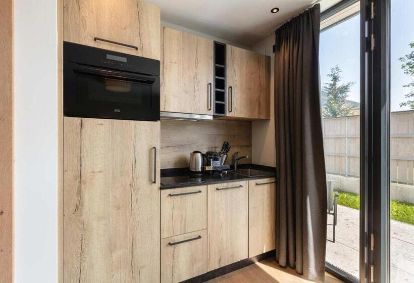 Апартаменты 2 Спальни с Бассейном, Emma Deluxe Aparthotel Direkt Beim Skibus