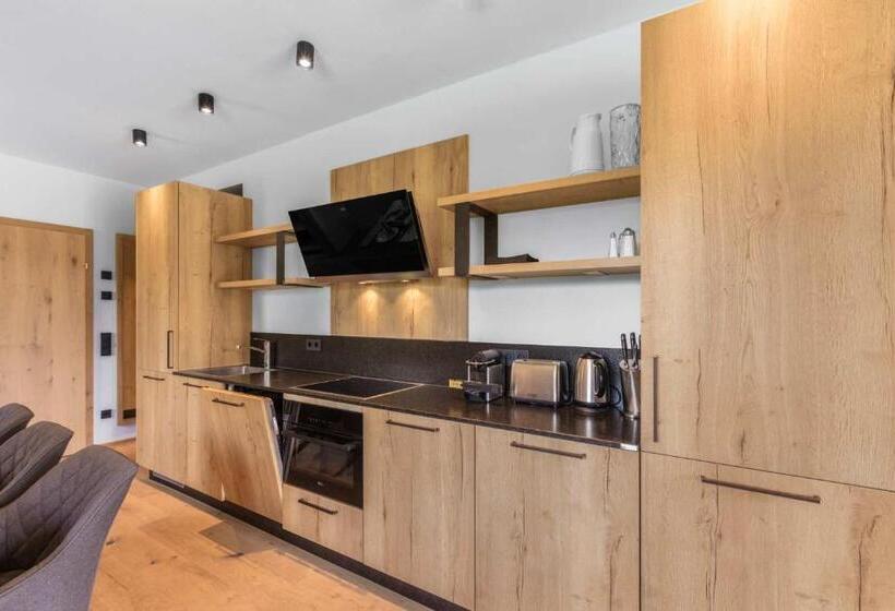 Апартаменты 1 Спальня с Балконом, Emma Deluxe Aparthotel Direkt Beim Skibus