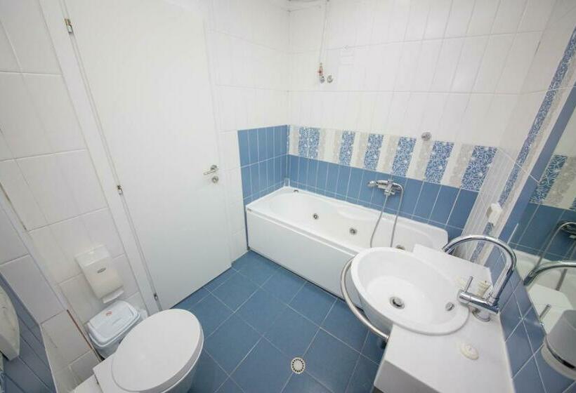 اتاق استاندارد, Miki