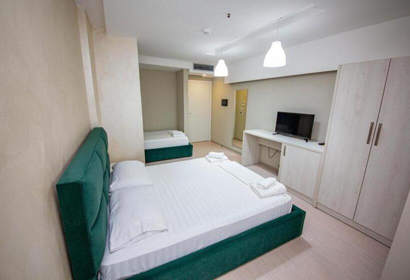 اتاق استاندارد سه تخته با بالکن, Miki