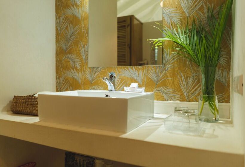 اتاق اکونومی, Punta Popy Boutique