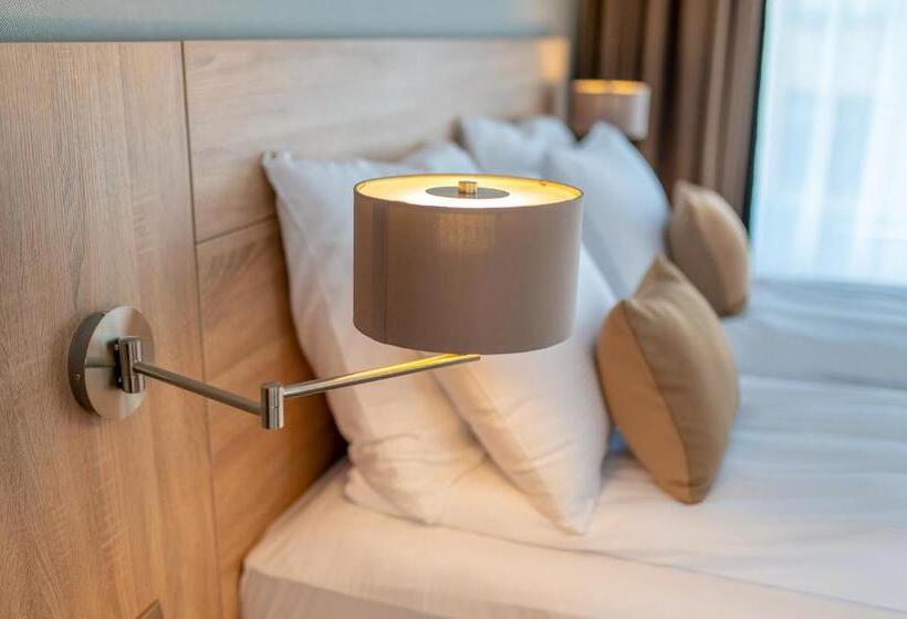 اتاق استاندارد سه نفره, Soni Lux