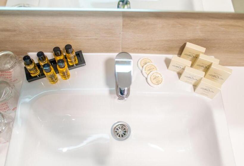 اتاق استاندارد سه نفره, Soni Lux