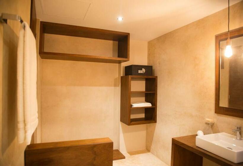 Standard-huone, Taan