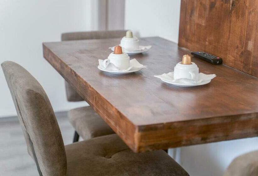 Standard Studio, Maria Boutique Suits