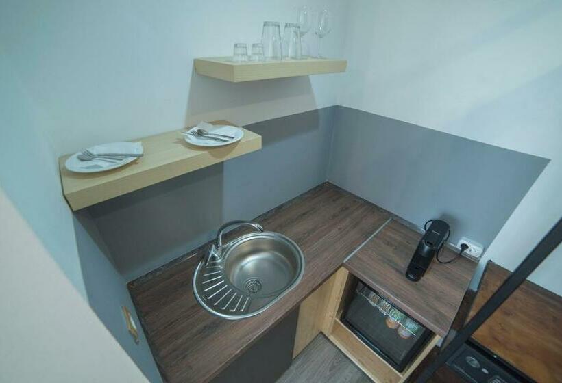 Standard Studio, Maria Boutique Suits