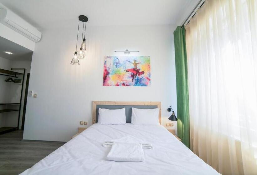 Standard Studio, Maria Boutique Suits