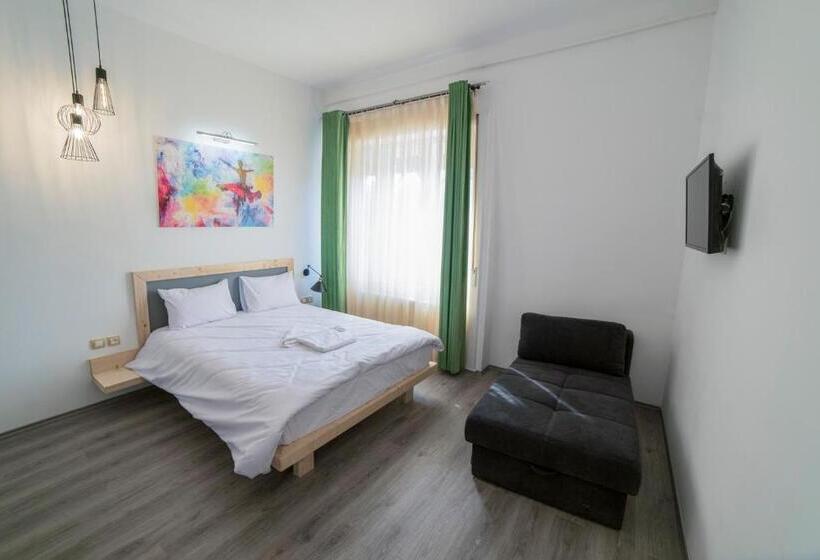 Standard Studio, Maria Boutique Suits