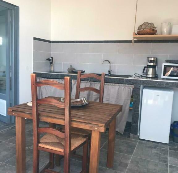 استودیوی استاندارد, Les Aloès By Creyol Animal