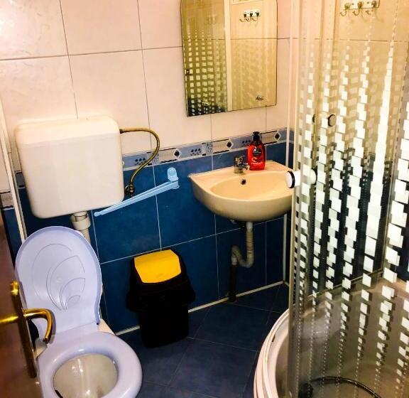 غرفة قياسية ثلاثية, Vila Strugurel