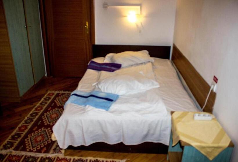 غرفة قياسية رباعية, Vila Strugurel