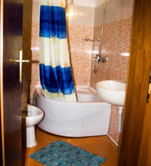 غرفة قياسية رباعية, Vila Strugurel