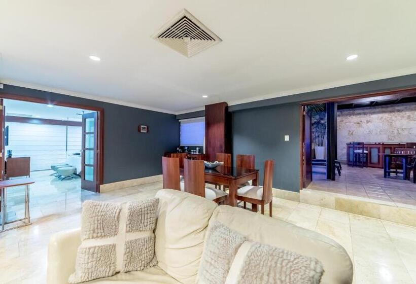 Президентский Люкс, Hodelpa Gran Almirante