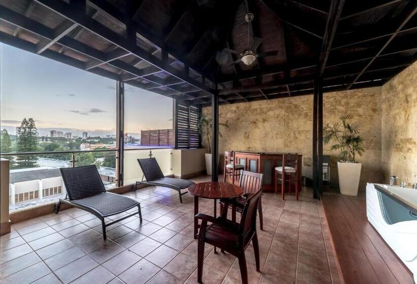 Президентский Люкс, Hodelpa Gran Almirante