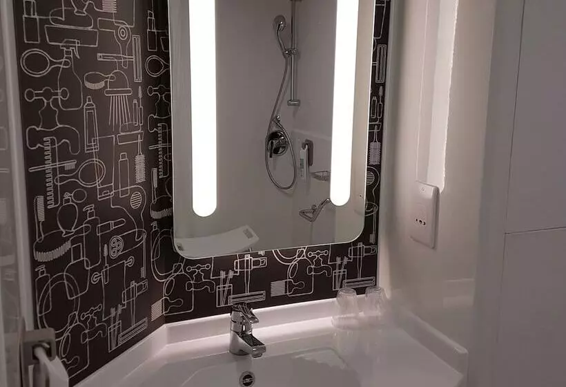 اتاق خانوادگی, Ibis Liverpool Centre Albert Dock – Liverpool One
