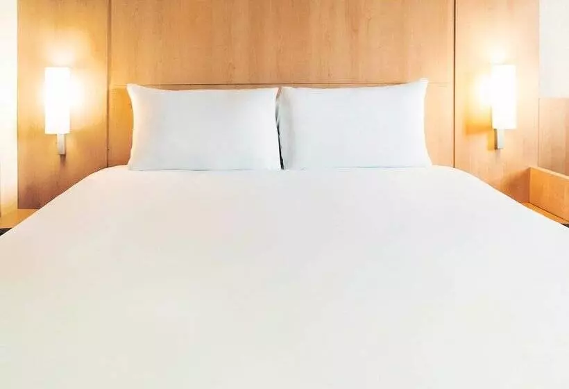 اتاق خانوادگی, Ibis Liverpool Centre Albert Dock – Liverpool One