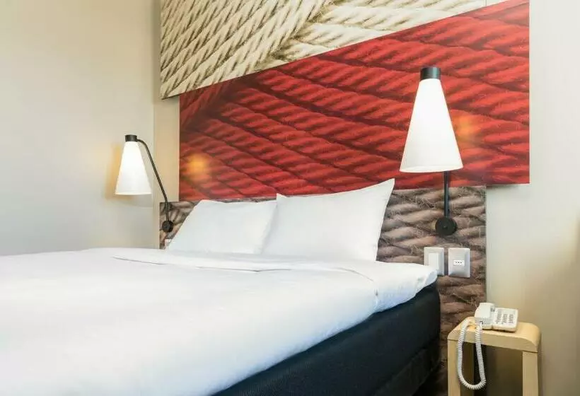 اتاق سوپریور با بالکن, Ibis Zurich Messe Airport
