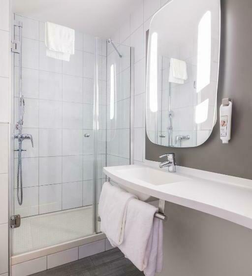 غرفة سوبيريور مزودة بشرفة, Ibis Zurich Messe Airport