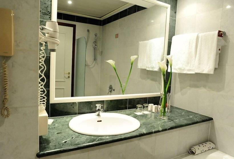 高级大房间, Leonardo Hotel Milan City Center