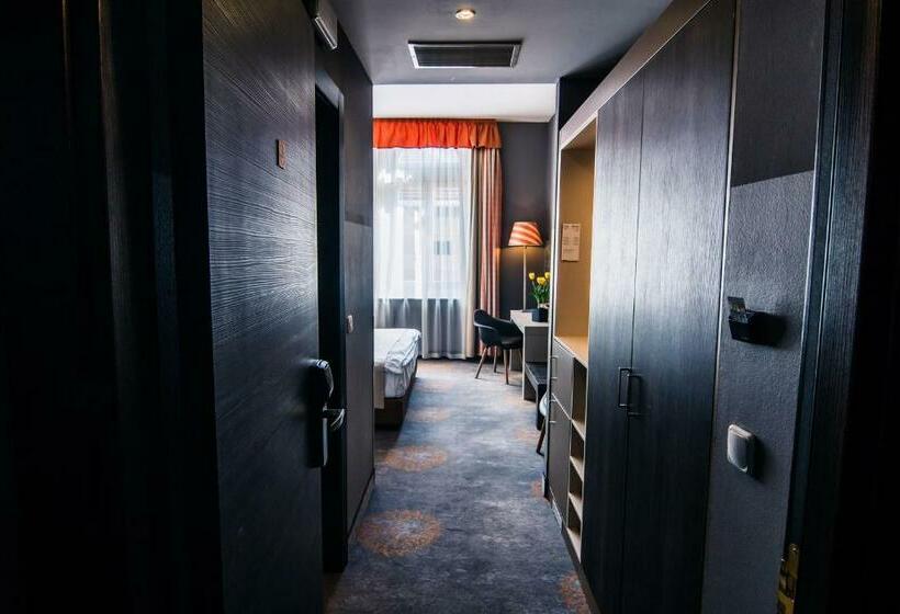 스탠다드 룸, Museum Budapest