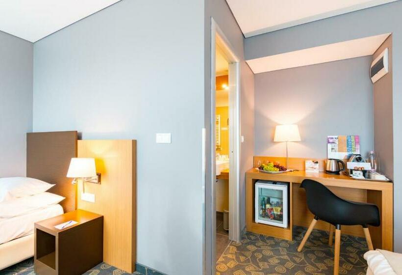 수피리어 트리플 룸, Museum Budapest