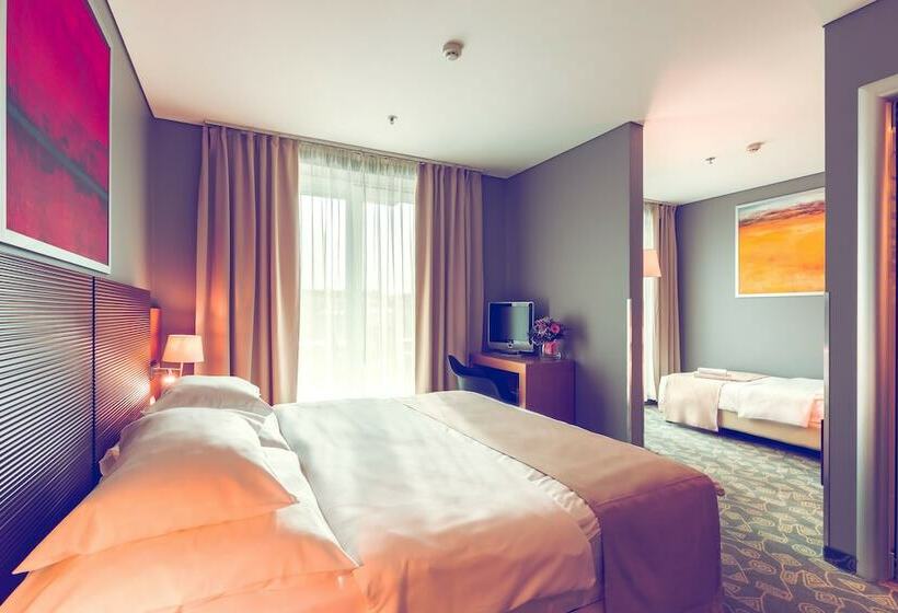 수피리어 트리플 룸, Museum Budapest