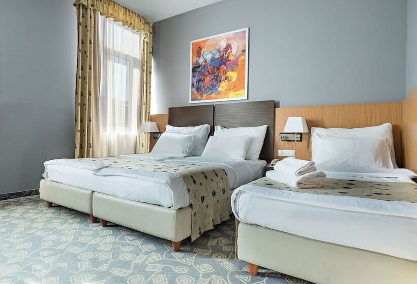 수피리어 트리플 룸, Museum Budapest