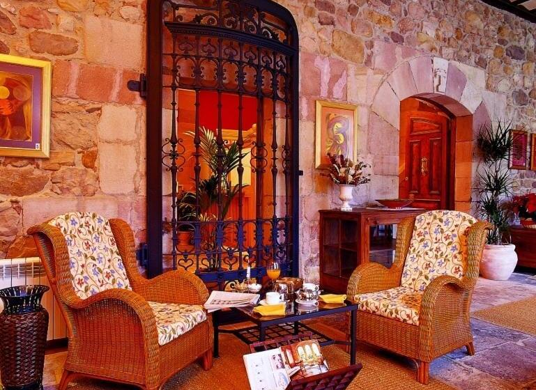 غرفة قياسية, Palacio Guevara