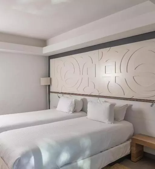 اتاق استاندارد با چشم‌انداز استخر, Pullman Mazagan Royal Golf & Spa