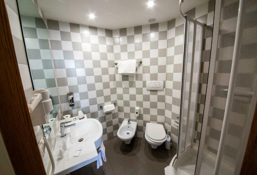 חדר סטנדרט לשלושה, Roma Tor Vergata