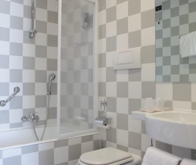 חדר סטנדרט לשלושה, Roma Tor Vergata