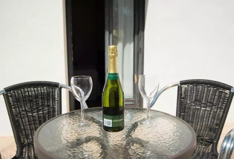 Juniorsviitti, Bodega El Juncal