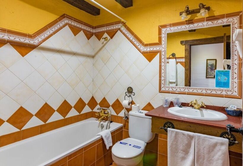 חדר סטנדרטי לשלושה עם נוף, Rural Almazara