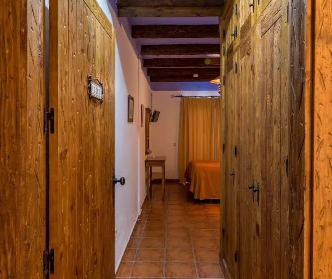 Standard Kolmen Hengen Huone Näkymä, Rural Almazara