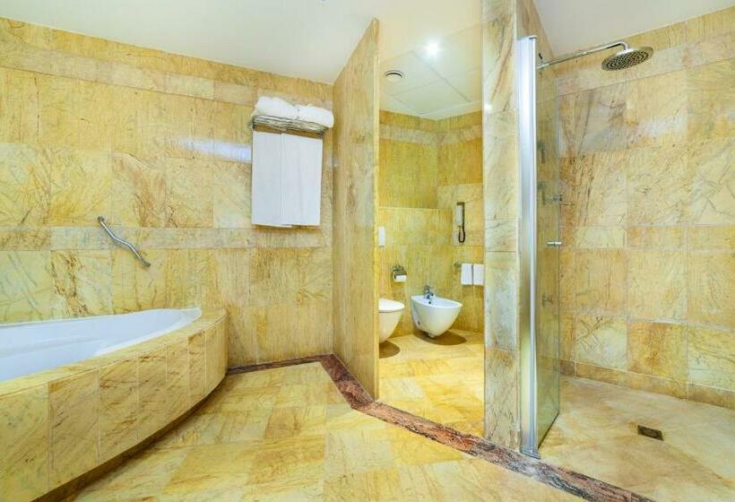 小型套房, Serrano Palace