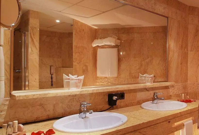 StandaardKamer, Serrano Palace