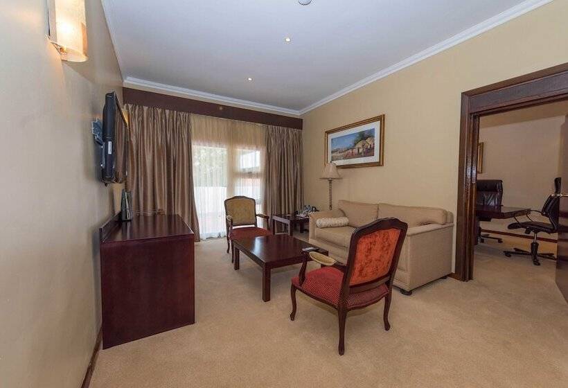 套房, Sunbird Capital