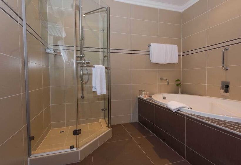 高级大房间, Sunbird Capital