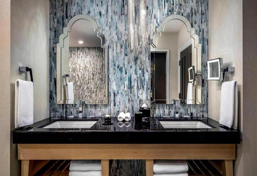 سوئیت جونیور با تخت بزرگ, The Gwen, A Luxury Collection Hotel, Michigan Avenue Chicago