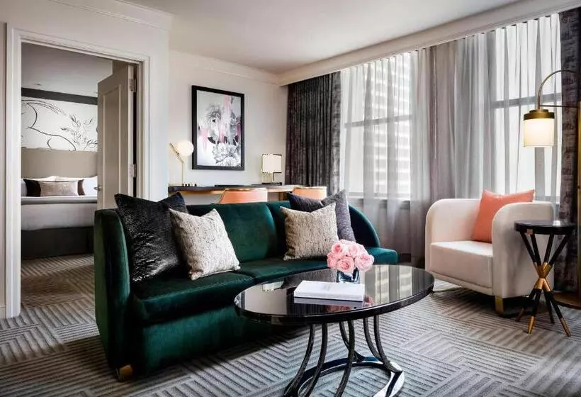 سوئیت جونیور با تخت بزرگ, The Gwen, A Luxury Collection Hotel, Michigan Avenue Chicago